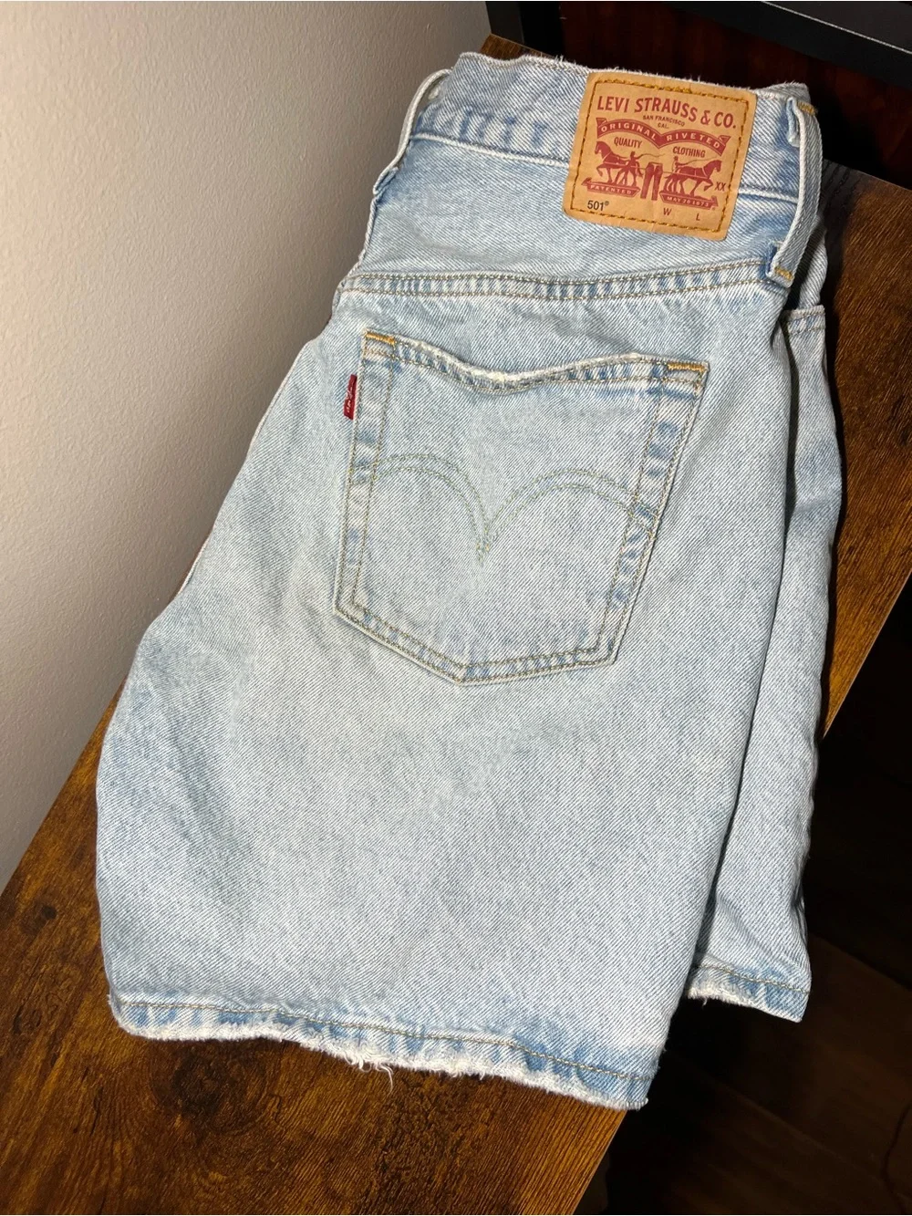 Levi's Mid-Thigh Light Wash Denim Shorts - Picture 1 of 3